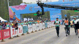 牛金财富 冲线！“天工”夺得全球首个人形机器人半马冠军